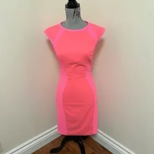 Robe Ted Baker Jineen Rose Vif - Taille US 14 - Manches Capuche - Occasion Très Bon état